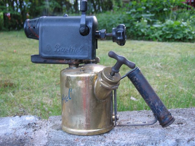 Barthel .fotogen. Tysk lampa.jpg